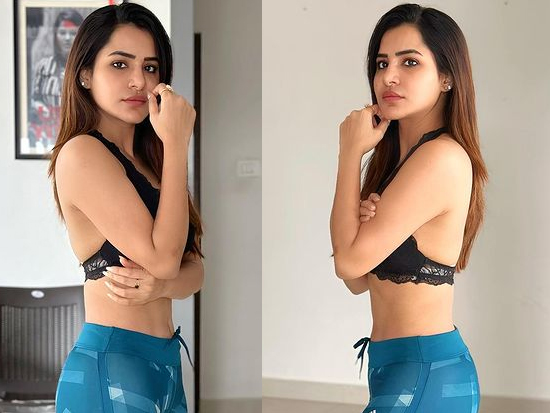 Exquisite Poses Of Ashu Reddy In Trendy Wear